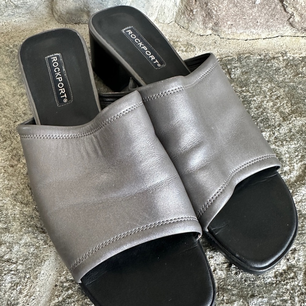 NWOT Rockport Gray and Black Mules with Minimalist Design